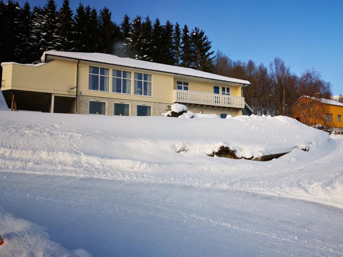 Lyngen, Mackay Appartment, Lyngen Lyngseidet Extérieur photo