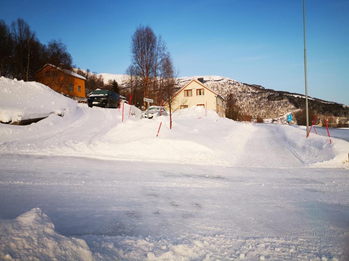 Lyngen, Mackay Appartment, Lyngen Lyngseidet Extérieur photo