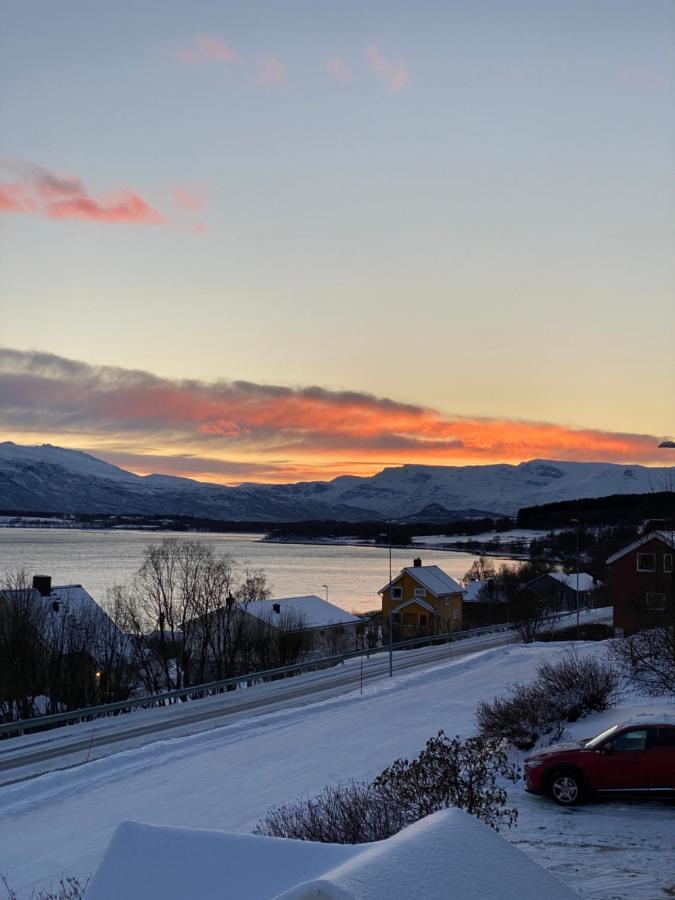 Lyngen, Mackay Appartment, Lyngen Lyngseidet Extérieur photo