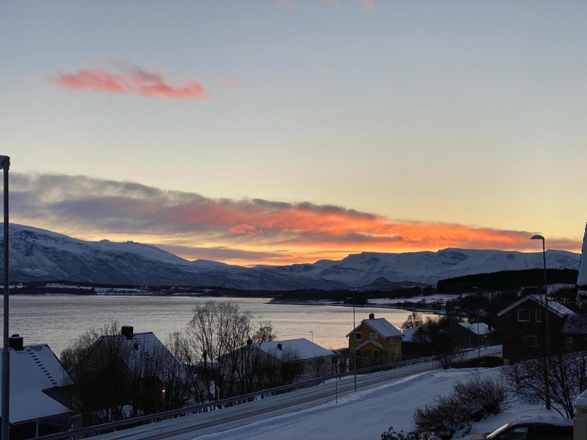 Lyngen, Mackay Appartment, Lyngen Lyngseidet Extérieur photo